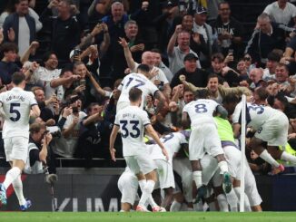 Los jugadores del Tottenham celebran el gol de la victoria ante el Liverpool en el partido de la Premier League jugado en Londres. EFE/EPA/NEIL HALL