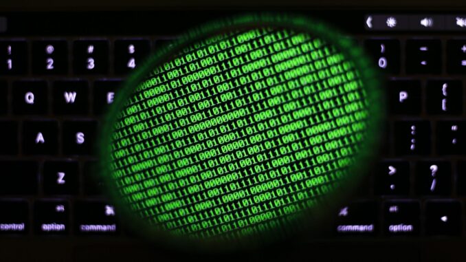 Imagen de archivo. El Ayuntamiento de Sevilla ha confirmado que se ha visto afectado por un ataque informático realizado por uno de los grupos de hackers mas importantes del mundo. EFE/RITCHIE B. TONGO