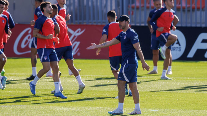 Simeone, durante el entrenamiento de este miércoles. EFE/Rodrigo Jiménez
