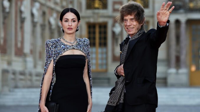 El cantante de los Rolling Stones Mick Jagger (d) y su pareja, la bailarina Melanie Hamrick (i). EFE/EPA/Christophe Petit Tesson
