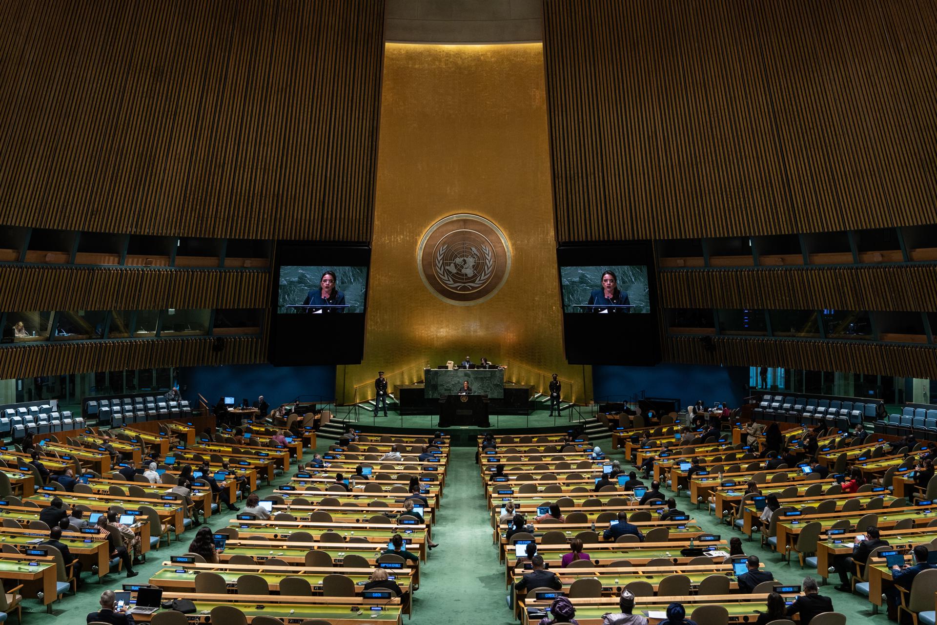 La Presidenta de Honduras, Iris Xiomara Castro Sarmiento, habla durante el 78° período de sesiones de la Asamblea General de las Naciones Unidas en Nueva York. EFE/EPA/ADAM GRIS
