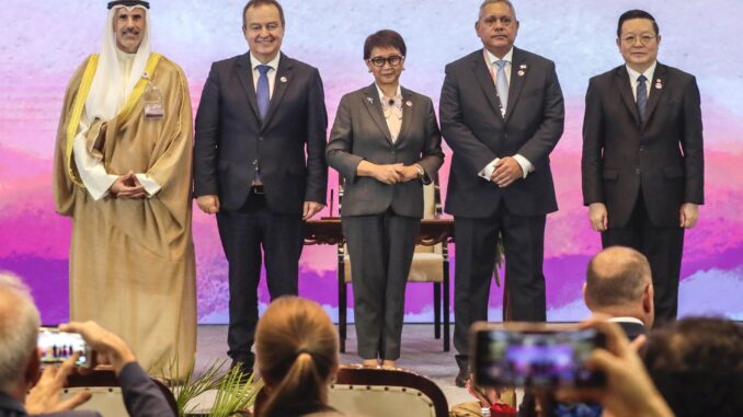 Ministros de Exteriores de países de la ASEAN, este lunes en Yakarta. EFE/EPA/MAST IRHAM
