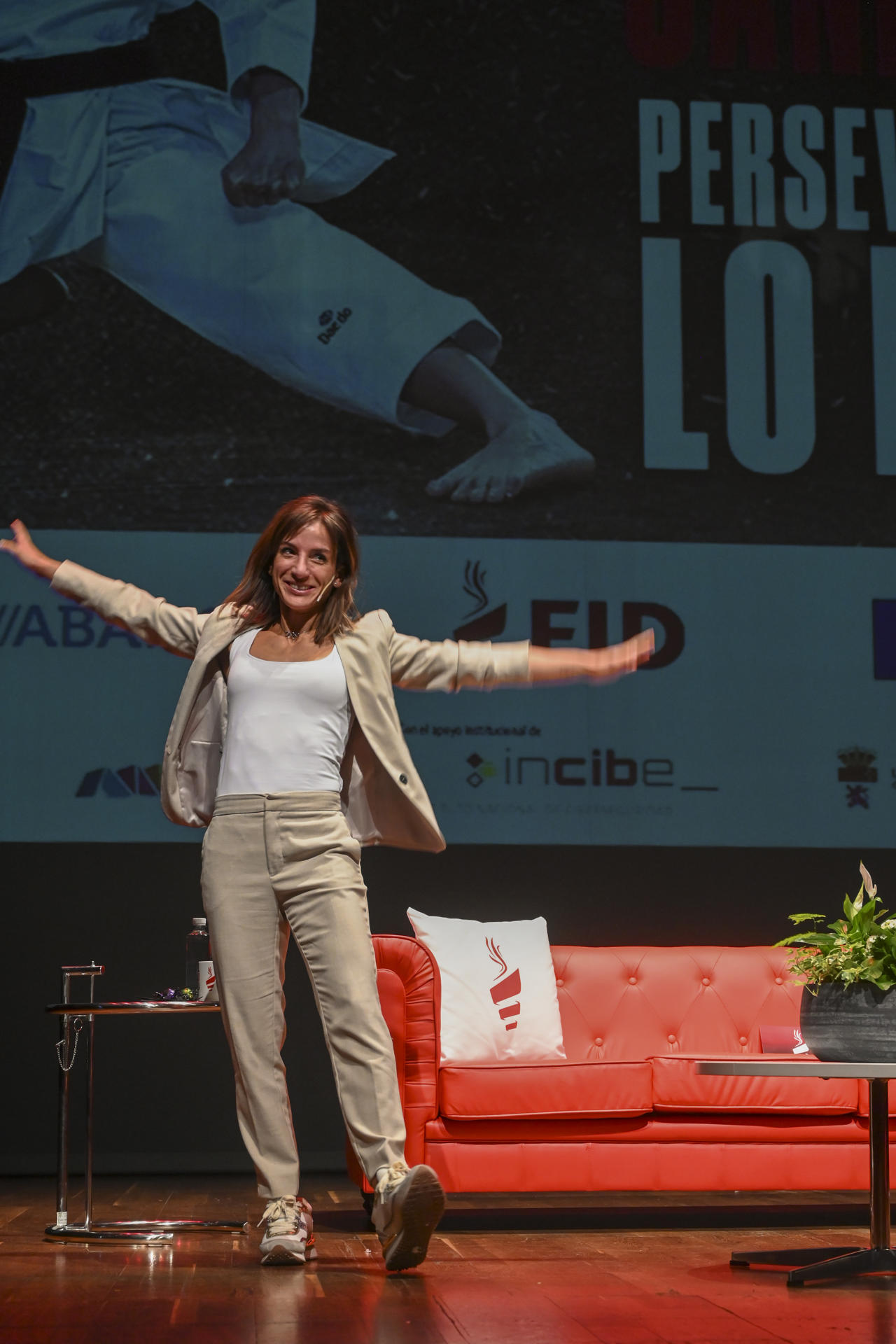 La exkarateca Sandra Sánchez participa este jueves, en el Foro Internacional del Deporte, en León. Sandra Sánchez, campeona olímpica de kárate en Tokio 2020 en la modalidad de kata, reconoce en una entrevista concedida a EFE que, de continuar en el programa olímpico de París 2024 su deporte, cuya exclusión considera "injusta", "seguramente hubiera estado en el campeonato". EFE/J.Casares
