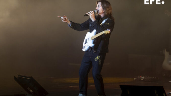 El cantante colombiano Juanes durante el concierto que ofrece en el festival Starlite, hoy viernes en la localidad malagueña de Marbella. EFE/Daniel Pérez
