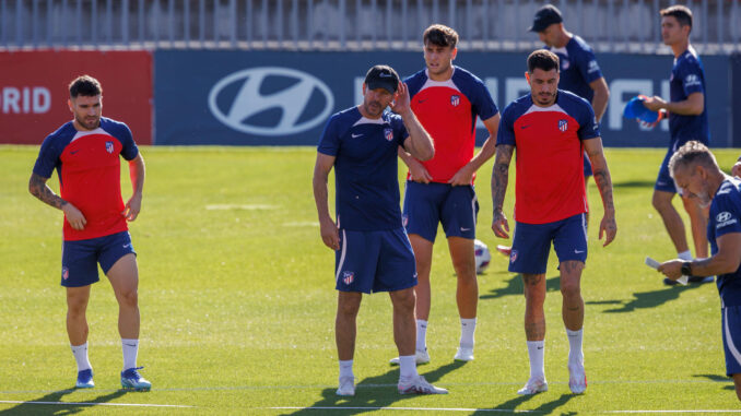 Diego Simeone, durante el entrenamiento. EFE/Rodrigo Jiménez
