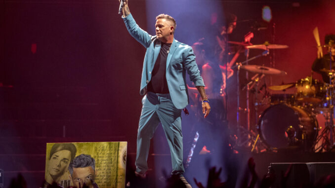 Imagen de archivo del cantante Alejandro Sanz durante un concierto este verano. EFE/Román Ríos
