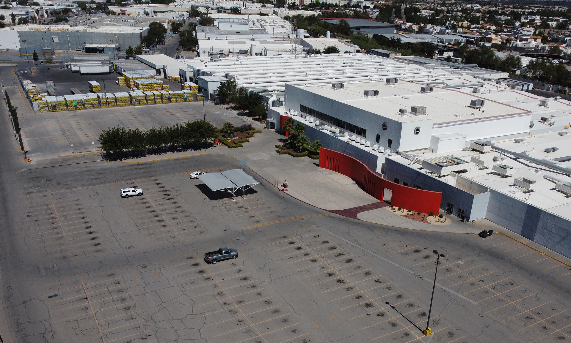 Fotografía aérea de una fábrica maquiladora en la fronteriza Ciudad Juárez, Chihuahua (México). EFE/Luis Torres
