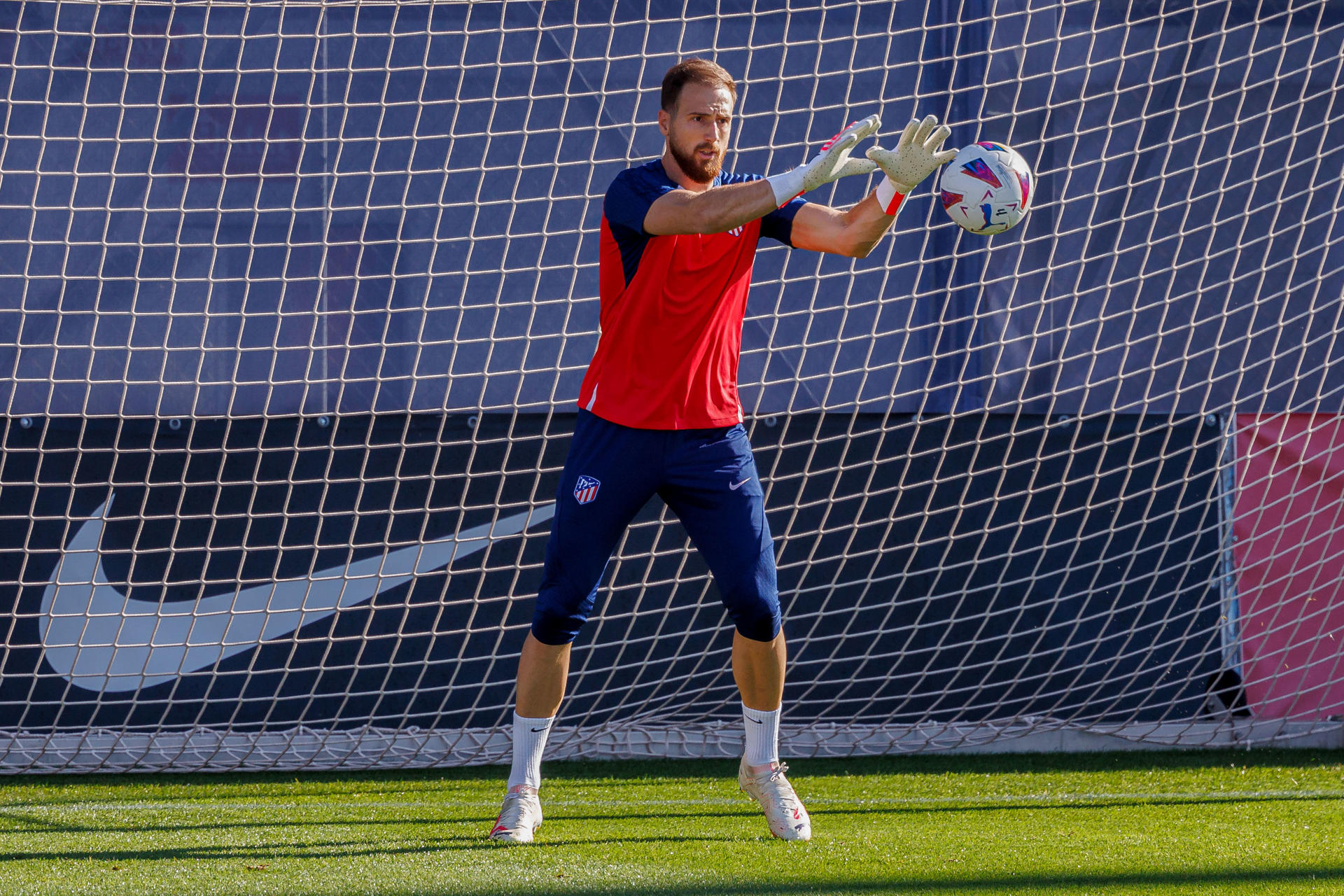 Oblak, durante el entrenamiento. EFE/Rodrigo Jiménez
