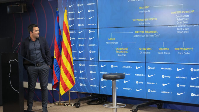 Anderson Luis de Souza 'Deco' interviene durante su presentación como nuevo director deportivo del FC Barcelona. EFE/ Enric Fontcuberta
