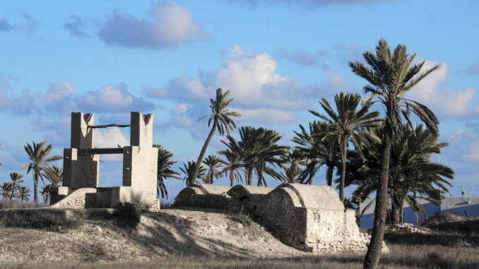 La isla tunecina de Yerba (sur), conocida por su diversidad cultural y religiosa así como por sus playas paradisiacas, fue incluida este lunes en la Lista del Patrimonio Mundial de UNESCO, anunció el director regional de la organización en el Magreb, Éric Falt. "El comité de los Estados miembros de la UNESCO reunido en Riad (Arabia Saudí) acaba de aprobar la inclusión del patrimonio de la isla de Djerba en la lista del patrimonio mundial", se felicitó Falt, que explicó que se trata de siete zonas de la isla y 24 monumentos. EFE/ Unesco / Karim Hendili/SÓLO USO EDITORIAL/SÓLO DISPONIBLE PARA ILUSTRAR LA NOTICIA QUE ACOMPAÑA (CRÉDITO OBLIGATORIO)
