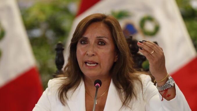 La presidenta del Perú, Dina Boluarte, en una fotografía de archivo. EFE/Paolo Aguilar
