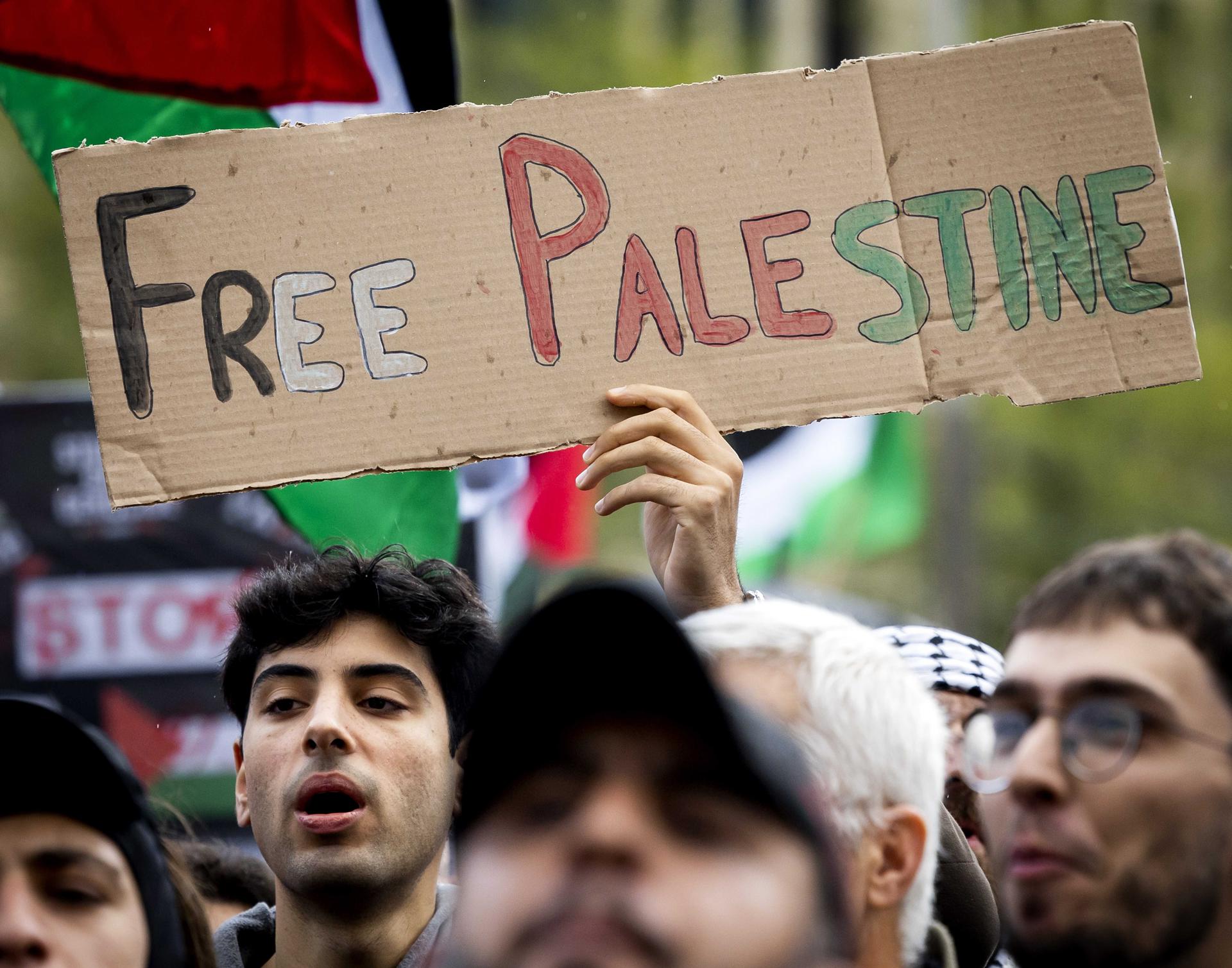 Protesta en solidaridad con Palestina en Amsterdam. EFE/EPA/Robin Van Lonkhuijsen
