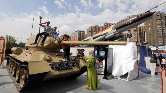 Celebración del 50 aniversario del conflicto del Yom Kipur (1973) en el Museo de la Guerra en el Cairo. EFE/EPA/KHALED ELFIQI
