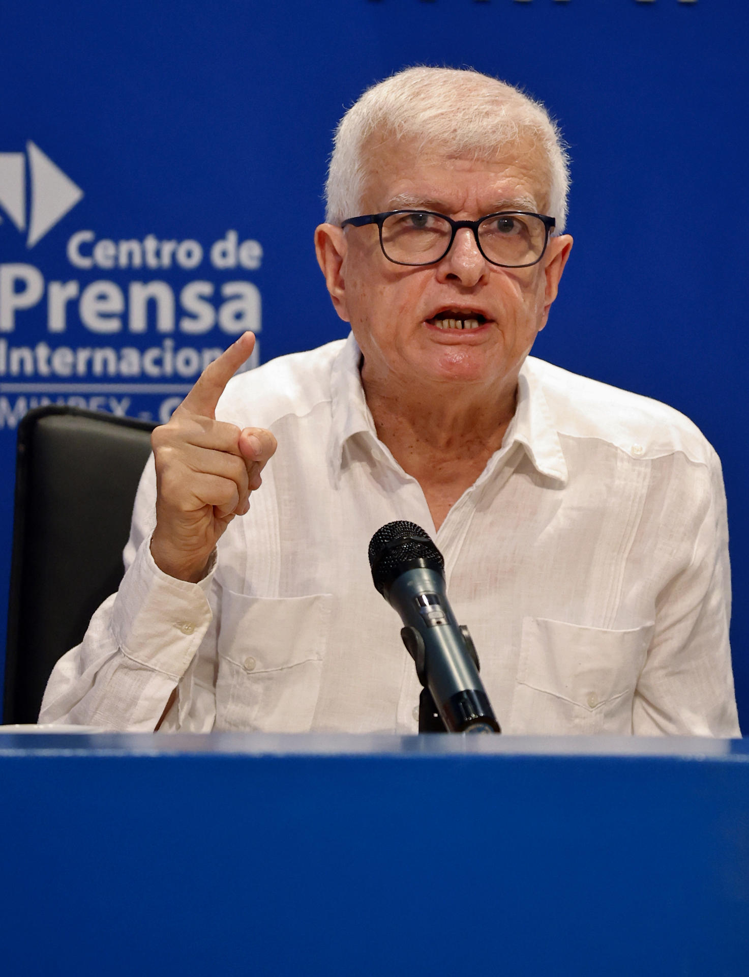 El embajador de Palestina en Cuba, Akram Samhan habla durante una rueda de prensa hoy, en La Habana (Cuba). EFE/ Ernesto Mastrascusa
