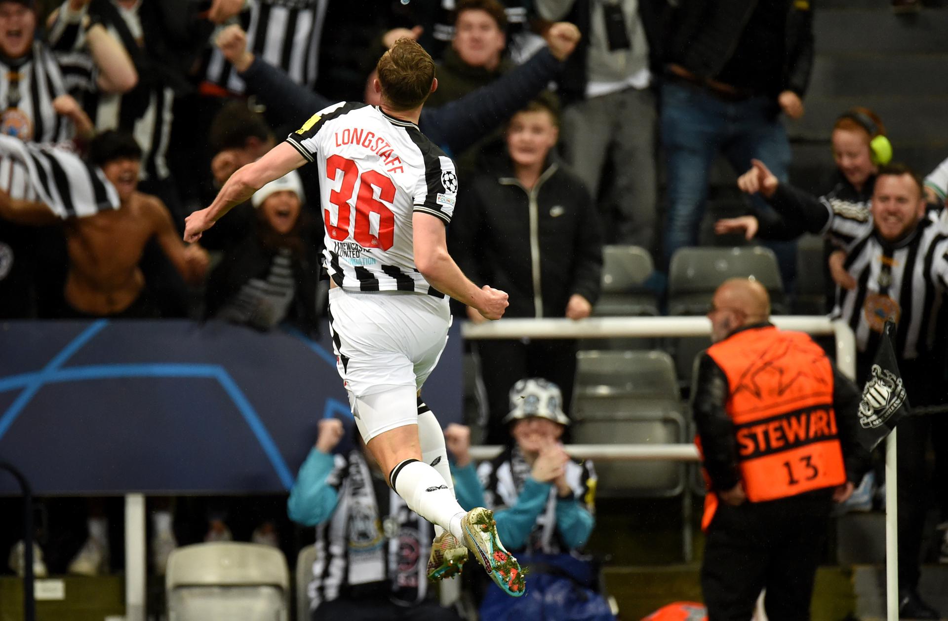 El jugador del Newcastel Dean Longstaff durante el partido del grupo F jugado en Inglaterra. EFE/EPA/PETER POWELL
