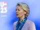 La presidenta de la Comisión Europea, Ursula Von Der Leyen, a su llegada al Palacio de Congresos de Granada, donde los mandatarios europeos celebran la reunión informal del Consejo Europeo de la UE con tres claves en la agenda: la ampliación a nuevos socios, la autonomía estratégica y la migración. 
EFE/ PepeTorres