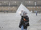 La lluvia esta mañana en la plaza del Obradoiro. EFE/Lavandeira jr