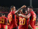 El delantero de la selección española, Joselu (i), celebra con sus compañeros un gol del combinado español en foto de archivo de Miguel Ángel Molina. EFE