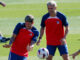 Rodrigo de Paul y Antoine Griezmann, en el entrenamiento de este sábado. EFE/Sergio Pérez