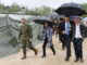 La ministra de Defensa, Margarita Robles, visita el puente Mabey que han instalado los militares del Mando de Ingenieros del Ejército de Tierra en la localidad madrileña de Aldea del Fresno tras ser destruido por la última DANA a principios de septiembre. EFE/ Rodrigo Jiménez