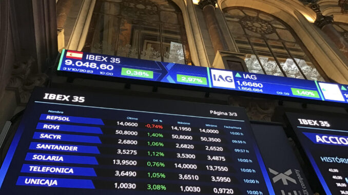 Imagen de este martes de la Bolsa de Madrid, que cierra con una leve subida del 0,04 %.EFE/ Vega Alonso
