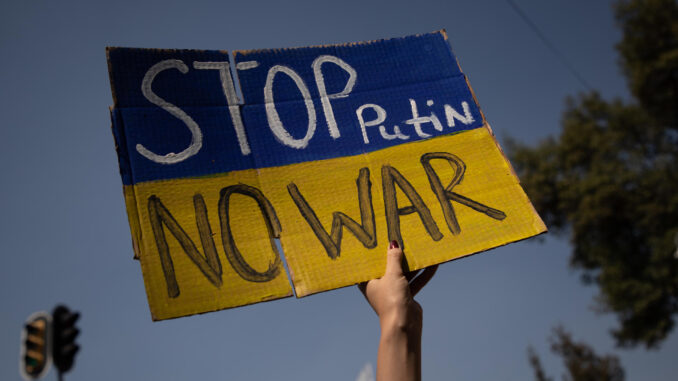 Imagen de archivo de una protesta contra la guerra en Ucrania. EFE/ Isaac Esquivel
