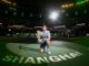 El polaco Hubert Hurkacz posa durante la ceremonia de entrega de trofeos tras vencer en la final contra Andrey Rublev en el Masters de Shanghai, China. EFE/ALEX PLAVEVSKI