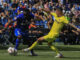 El defensa ganés del Getafe Djené Dakonam (i) y el centrocampista del Villarreal Yeremi Pino durante el partido de la octava jornada de Liga de Primera División disputado en el Coliseum Alfonso Pérez de Getafe. EFE/Fernando Alvarado