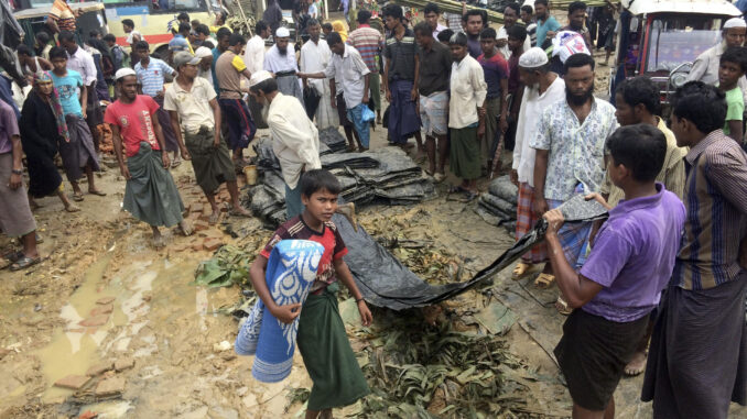 Foto de archivo de rohinyás en un campo de refugiados en Bangladesh. EFE/José Luis Paniagua
