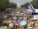 Foto de archivo de una protesta en Tailandia de los conocidos como "camisas amarillas". EFE/NARONG SANGNAK