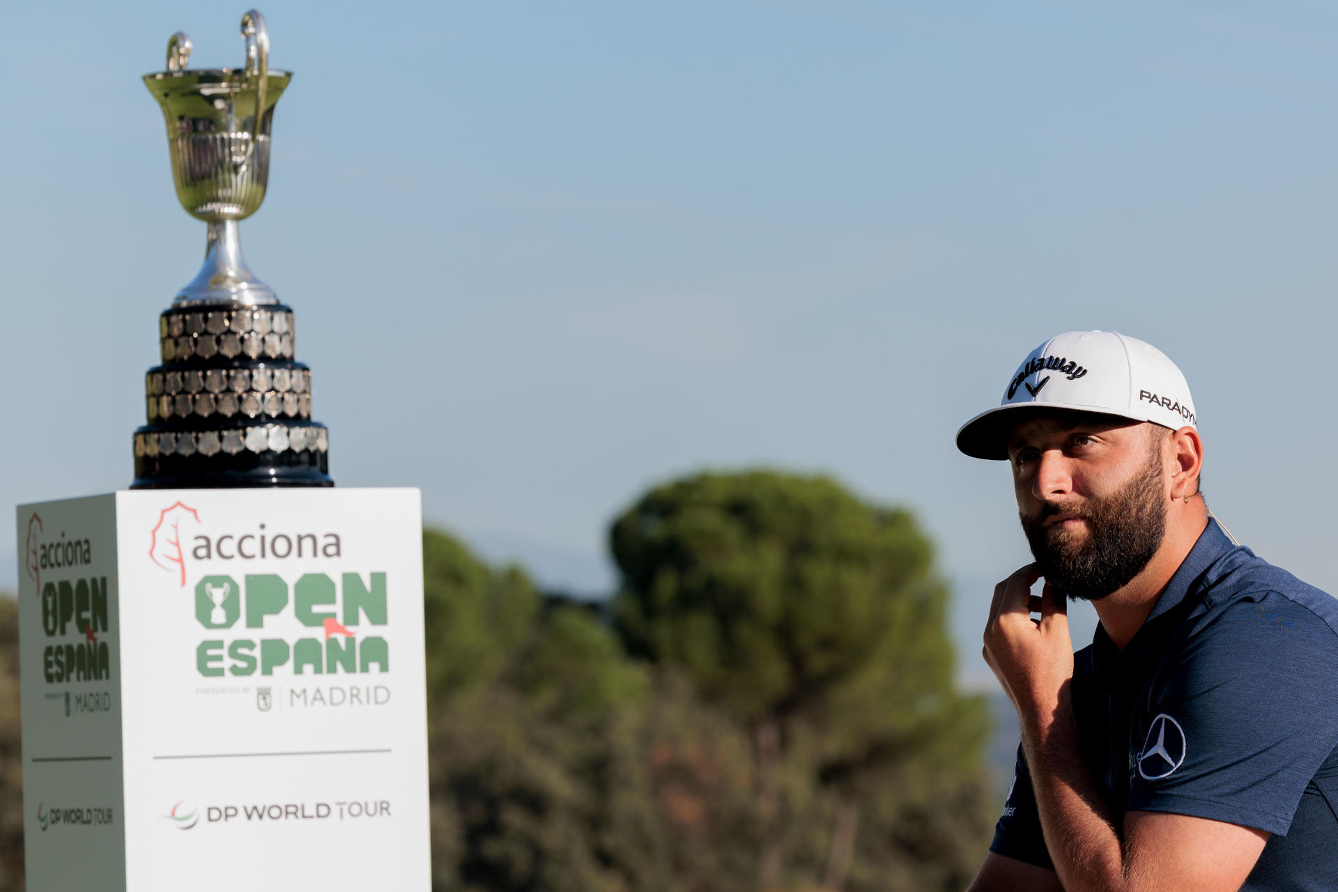 El golfista español Jon Rahm, número tres del mundo, asiste a la presentación del torneo Acciona Open de España de golf en el Club de Campo Villa de Madrid. EFE/ Sergio Pérez
