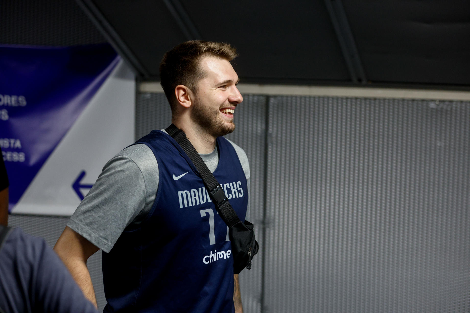 El alero esloveno de los Dallas Maverick, Luka Doncić durante el entrenamiento del equipo en el Wizink Center de Madrid antes de su amistoso con el Real Madrid. EFE/ Rodrigo Jiménez
