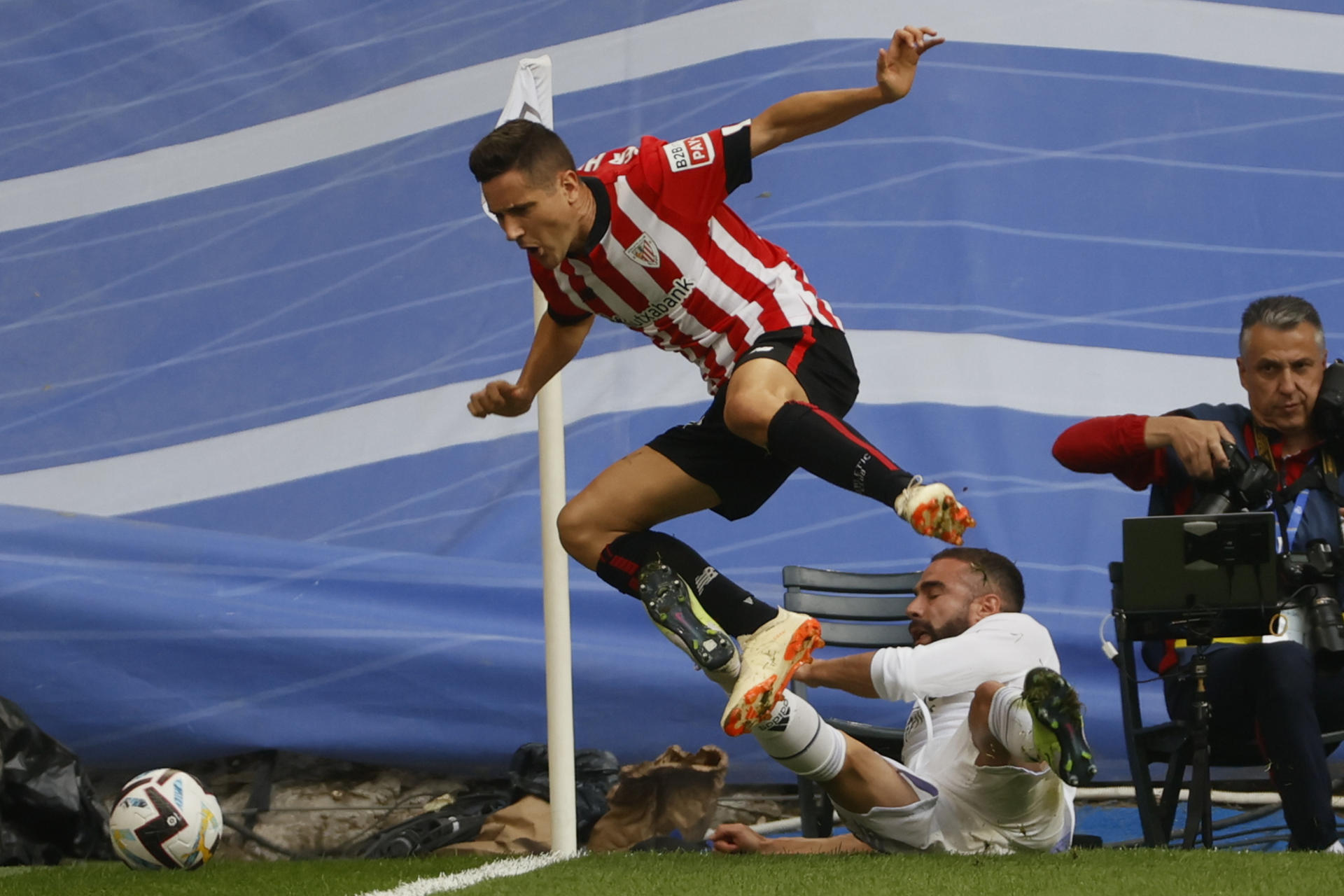 El centrocampista del Athletic Club, Ander Herrera (i) en una imagen de archivo. EFE / Mariscal.
