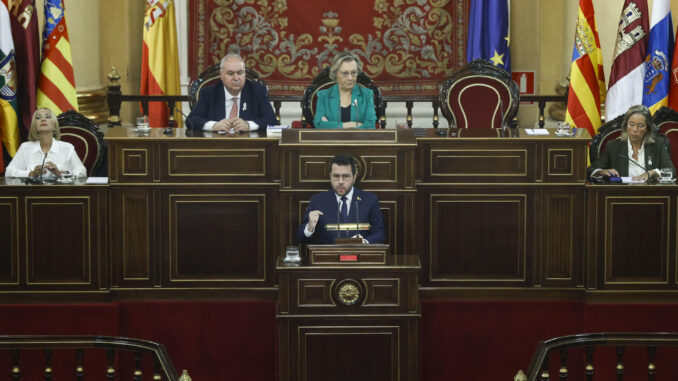 El presidente de la Generalitat, Pere Aragonés, interviene en la Comisión General de las Comunidades Autónomas que se celebra en el Senado, este jueves. EFE/Juan Carlos Hidalgo
