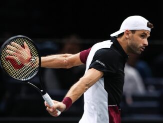 El búlgaro Grigor Dimitrov durante el encuentro frente al ruso Daniil Medvedev en el Masters 1.000 de París. EFE/EPA/Mohammed Badra