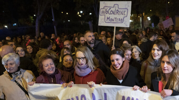 La ministra de Igualdad, Irene Montero (3-d), durante la manifestación del 25N contra las violencias machistas del  año pasado convocada por la Comisión 8M Vallecas. EFE/Fernando Villar
