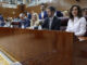 La presidenta de la Comunidad de Madrid, Isabel Díaz Ayuso (d), a su llegada a la sesión del pleno de la Asamblea de Madrid, este jueves. EFE/ Sergio Pérez