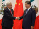 Fotografía cedida por la presidencia de México, donde se observa al mandatario mexicano, Andrés Manuel López Obrador (i), mientras saluda a su homologo de china, Xi Jinping (d), eeste 16 de noviembre de 2023.. EFE/Presidencia de México