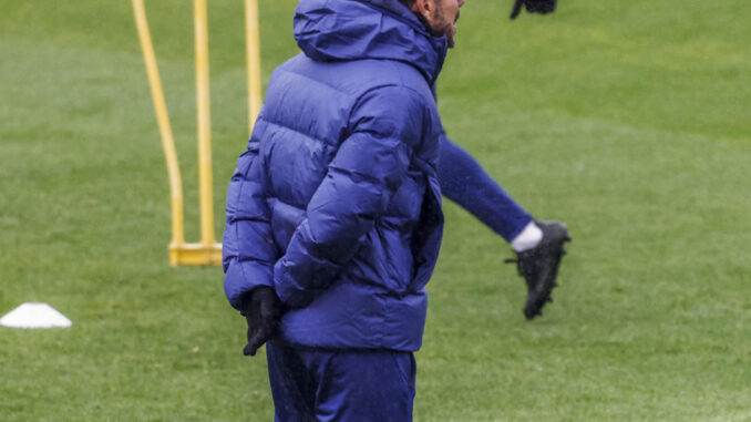 Simeone, en el entrenamiento de este jueves en Majadahonda. EFE/ Aitor Martín
