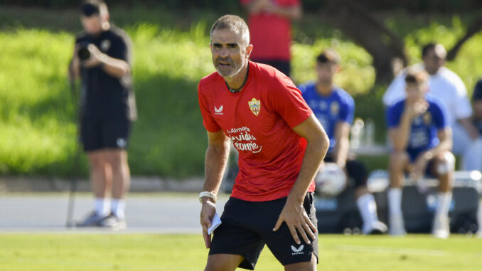 Gaizka Garitano, en una foto de archivo durante un entrenamiento. EFE/Carlos Barba
