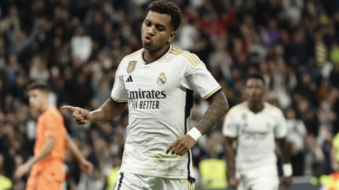 El futbolista del Real Madrid Rodrygo Goes ha afirmado este lunes por la noche, en una entrevista en "El Partidazo" de la COPE, que estaba agobiado porque no le "salían las cosas", aunque cree que ahora está "de vuelta". EFE/ Sergio Perez
