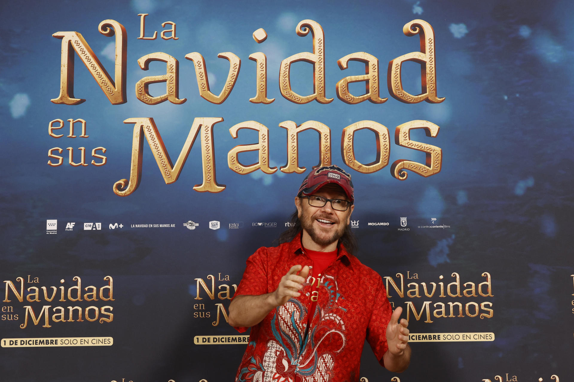 El actor y director Santiago Segura posa durante la presentación de la comedia 'La Navidad en sus manos', del director Joaquín Mazón, este miércoles en Madrid.EFE/ Javier Lizón
