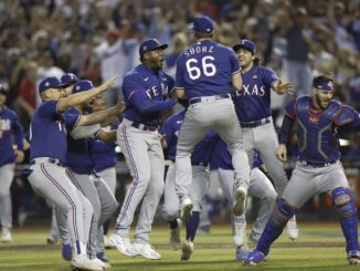 Los jugadores de los Texas Rangers celebran el título de la Serie Mundial, este 1 de noviembre de 2023. EFE/EPA/John G. Mabanglo