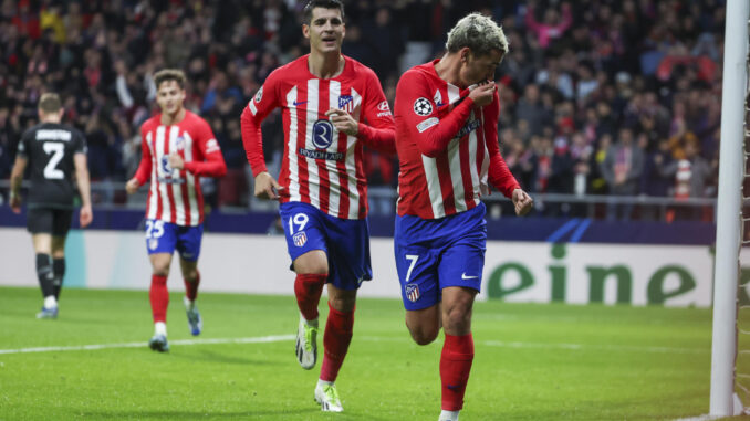 Griezmann y Morata, tras el tercer gol al Celtic. EFE / Kiko Huesca.
