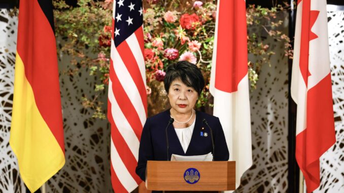 La canciller japonesa, Yoko Kamikawa, al término de la reunión de los ministros de Exteriores del G7 en Tokio, Japón, el 8 de noviembre de 2023. EFE/EPA/ANDRONIKI CHRISTODOULOU / POOL
