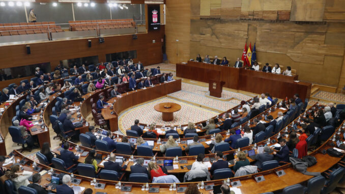 Vista general del pleno en la Asamblea de Madrid, este miércoles. EFE/ J.P. Gandul
