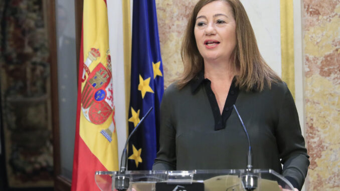 La presidenta del Congreso, Francina Armengol, ha convocado el pleno del debate de investidura del candidato a la presidencia del Gobierno y secretario general del PSOE, Pedro Sánchez, para el miércoles 15 y jueves 16 de esta semana y se iniciará el primer día con la intervención del presidente del Gobierno en funciones a las 12,00 del mediodía. Armengol ha anunciado esta fecha después de que el Gobierno se haya garantizado el apoyo de 179 votos a través de diferentes acuerdos pactados con Sumar, ERC, Bildu, Junts, PNV, BNG y CC. EFE/ Fernando Alvarado
