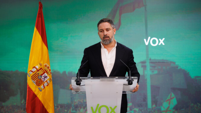 El líder de Vox, Santiago Abascal, durante la rueda de prensa ofrecida tras la reunión del Comite de Acción Política, este lunes en Madrid. EFE/ Zipi
