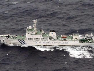 Imagen de Archivo de una fotografía n distribuida por la 11ª sede de la Guardia Costera Regional japonesa que muestra una embarcación de vigilancia marítima china navegando a través de aguas japonesas, junto a las disputadas islas Senkaku/Diaoyu, en el mar de China Orienta el 23 de abril de 2013. 
EFE/Japan Coast Guard / Handout SÓLO USO EDITORIAL PROHIBIDA SU VENTA[Handout SÓLO USO EDITORIAL PROHIBIDA SU VENTA]