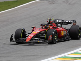 Carlos Sainz Jr. de la escudería Ferrari participa en la primera práctica libre del Gran Premio de Brasil de Fórmula 1, hoy, en el circuito de Interlagos, en Sao Paulo (Brasil). EFE/Isaac Fontana